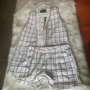 N.W.T. Black and white plaid sleeveless jacket and shorts two-piece suit size L